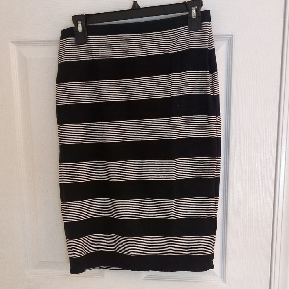 Max Studio Black and White Striped Pencil Skirt, Small